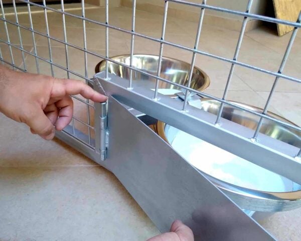 pannello-box-cane-ciotole-girevoli-mangiatoie-giraciotole pannello-box-cane-ciotole-girevoli-mangiatoie-giraciotole