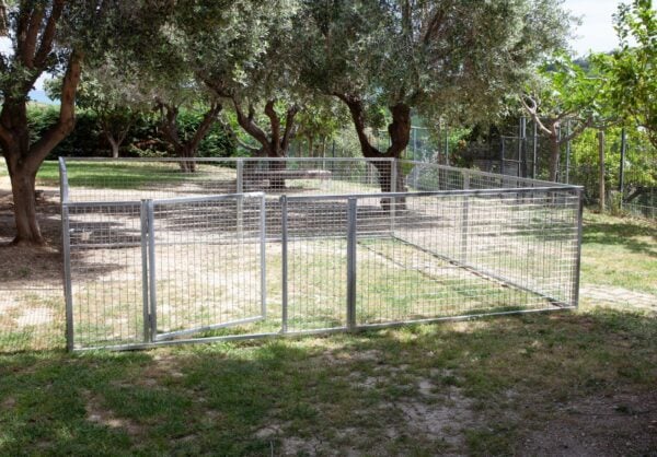 recinto-basso-in-rete-professionale grande recinto basso per animali
