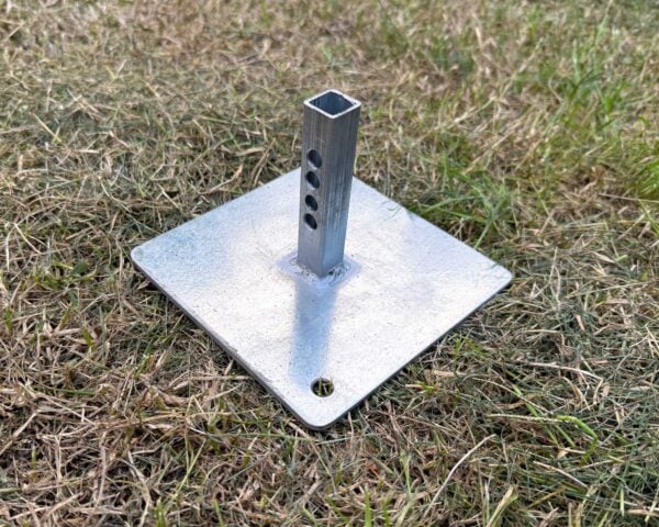 piastra-di-appoggio-pali-ferro-su-terreno